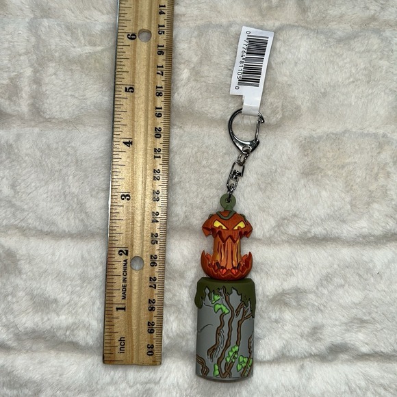 Spirit Halloween Other - NEW Spirit Halloween Figural Bag Clip Keychain Exclusive Figure Gourdo